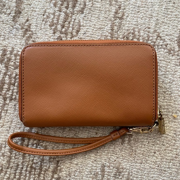 Tory Burch wristlet Clutch - Picture 2 of 3